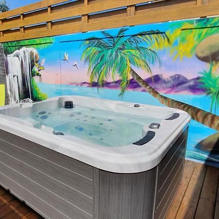 "Chez Claudia "Charmant Logement Avec Jacuzzi Privatif En Toute Intimite Sur Belle Terrasse Exterieure En Bois Et Piscine Courcelles Exterior photo