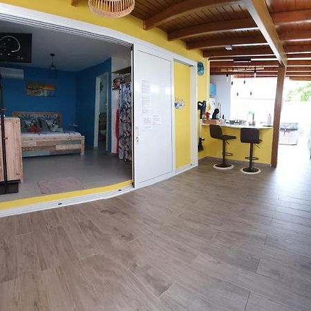 "Chez Claudia "Charmant Logement Avec Jacuzzi Privatif En Toute Intimite Sur Belle Terrasse Exterieure En Bois Et Piscine Courcelles Exterior photo
