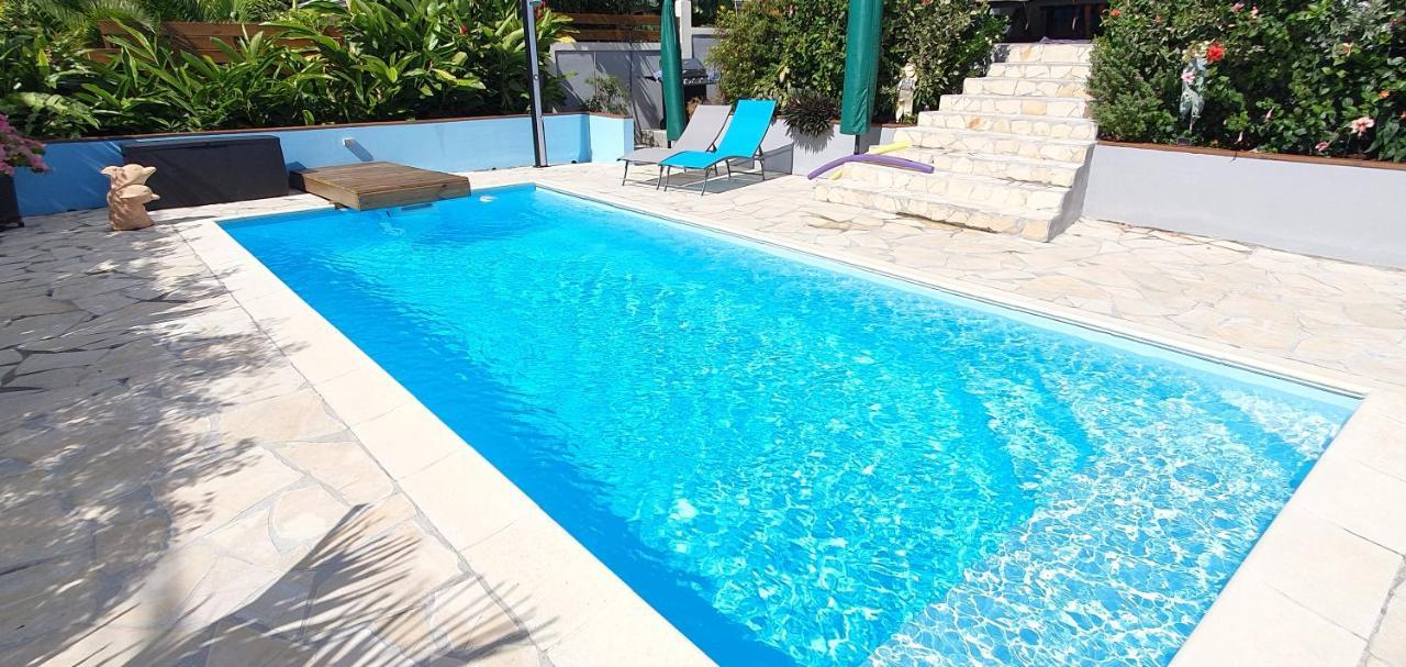 "Chez Claudia "Charmant Logement Avec Jacuzzi Privatif En Toute Intimite Sur Belle Terrasse Exterieure En Bois Et Piscine Courcelles Exterior photo