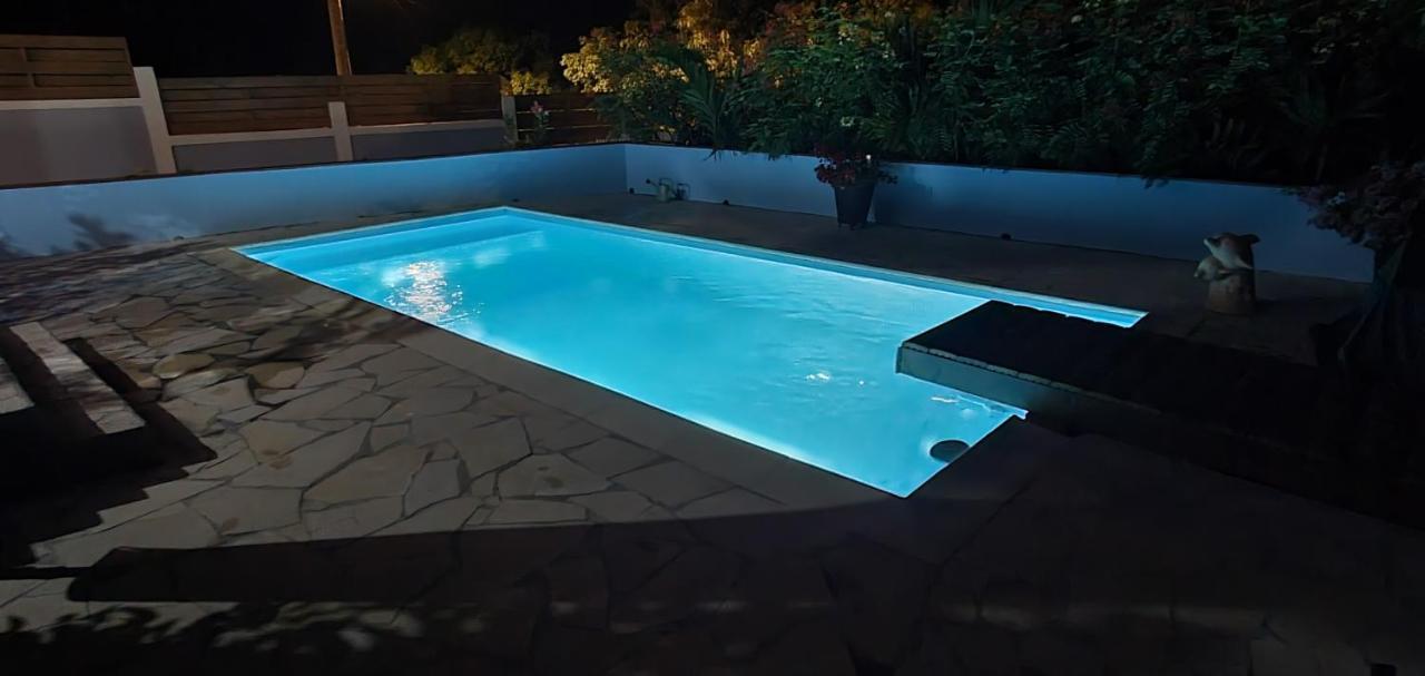 "Chez Claudia "Charmant Logement Avec Jacuzzi Privatif En Toute Intimite Sur Belle Terrasse Exterieure En Bois Et Piscine Courcelles Exterior photo