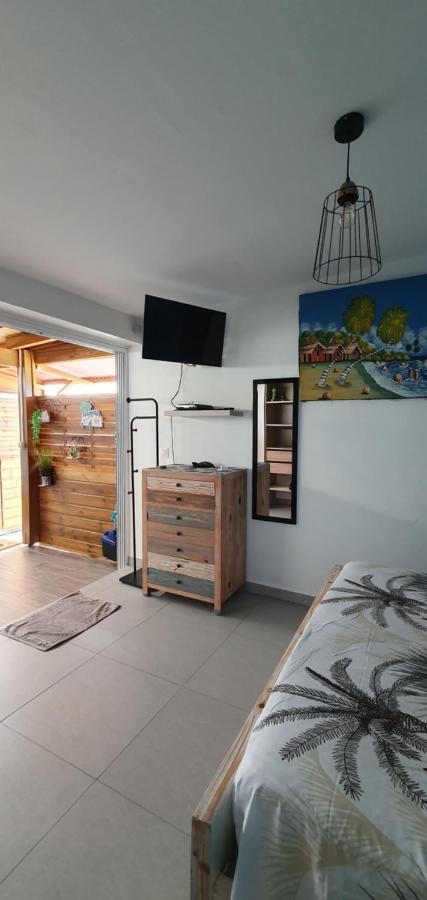 "Chez Claudia "Charmant Logement Avec Jacuzzi Privatif En Toute Intimite Sur Belle Terrasse Exterieure En Bois Et Piscine Courcelles Exterior photo