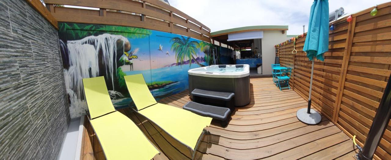 "Chez Claudia "Charmant Logement Avec Jacuzzi Privatif En Toute Intimite Sur Belle Terrasse Exterieure En Bois Et Piscine Courcelles Exterior photo